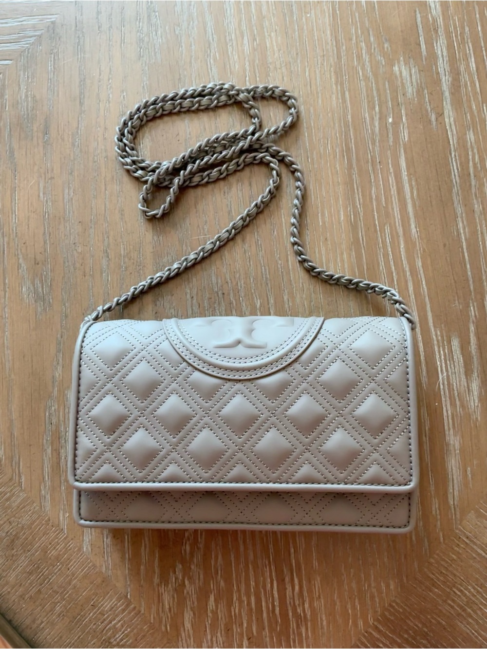 Tory Burch Quilted Chain Crossbody Bag in light grey *brand new never worn*